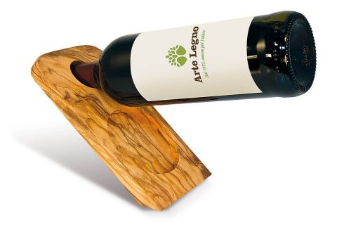 Dřevěný stojan na víno